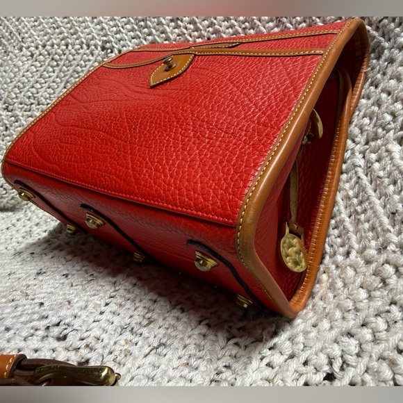 Vintage Dooney and Bourke Medium Essex Crossbody in Red - Picture 6 of 9